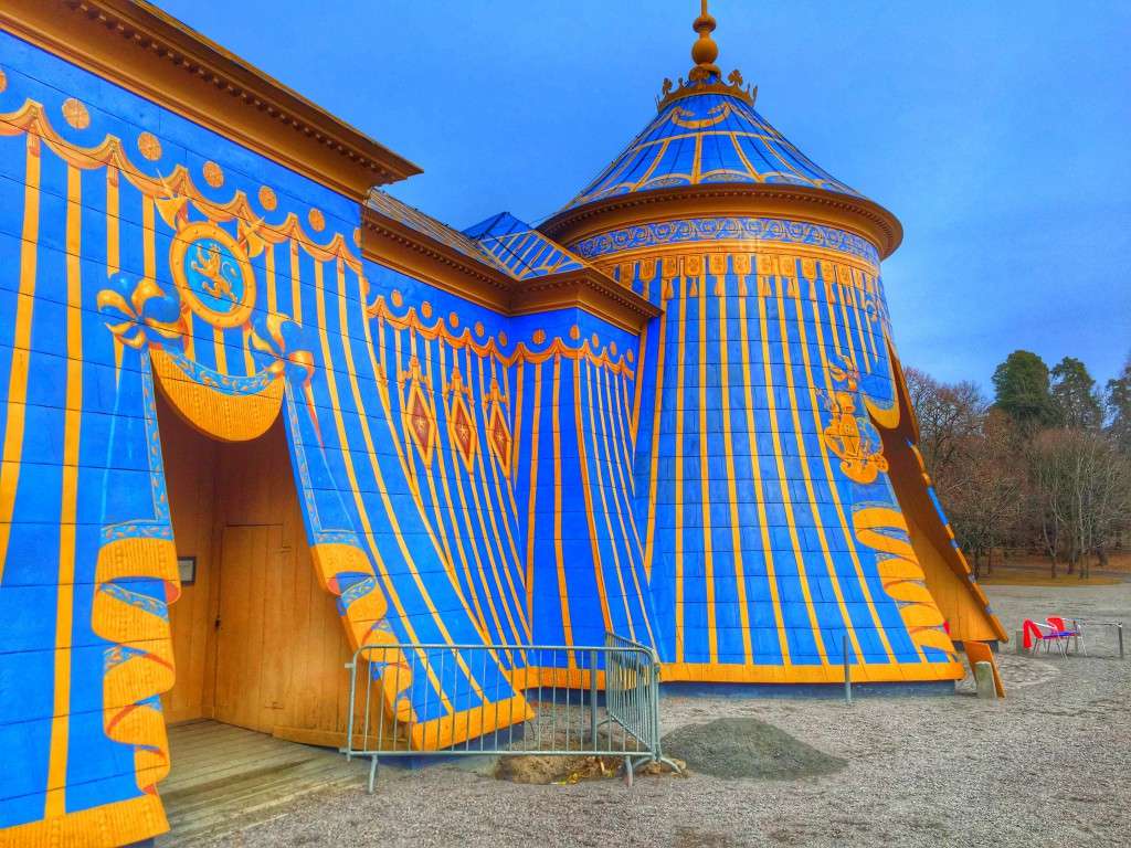 Metall-Zelte im Park