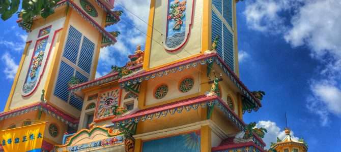 Der bunte Caodai-Tempel und die unbekannte Religion Caodaismus Der bunte Caodai-Tempel und die unbekannte Religion Caodaismus