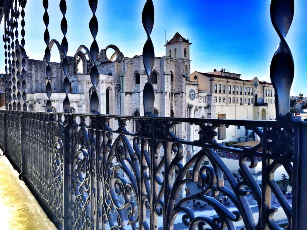 Blick vom Elevador auf die Kirche
