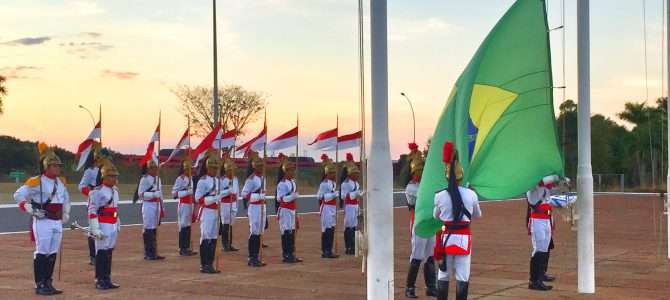 Die Präsidentenpaläste und der Wachwechsel in Brasilia Die Präsidentenpaläste und der Wachwechsel in Brasilia