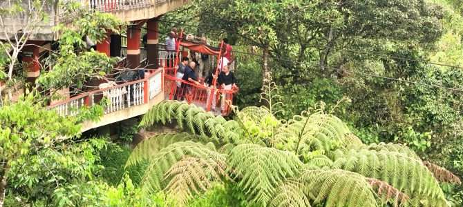 Mit der Korb-Seilbahn über Schluchten in Baños Mit der Korb-Seilbahn über Schluchten in Baños