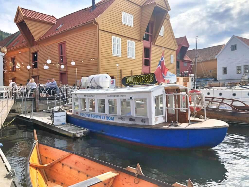 Rundfahrt mit dem Boot durch Bergen Rundfahrt mit dem Boot durch Bergen